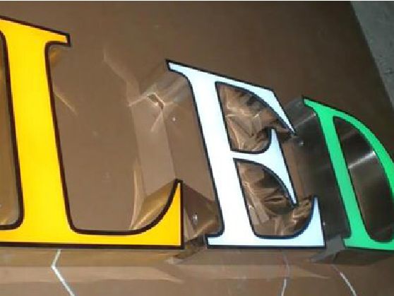 温县介绍LED招牌的基础知识。
